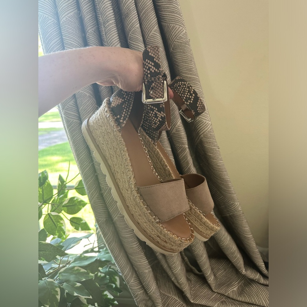 universal threads sandals size 7